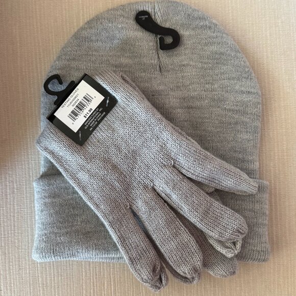 Winter Essentials Heat Locks in Heat Knit Texting Gloves and Beanie Set - Picture 2 of 3